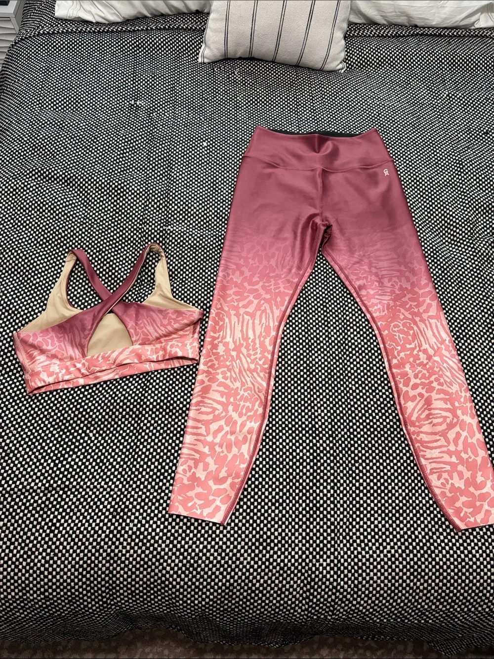Good American Pink Ombre Animal-Print Sports Bra & Legging Matching Set